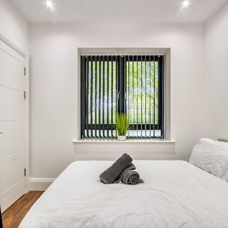 Sleek Modern Wimbledon Home Londen Buitenkant foto