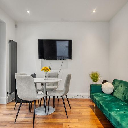 Sleek Modern Wimbledon Home Londen Buitenkant foto