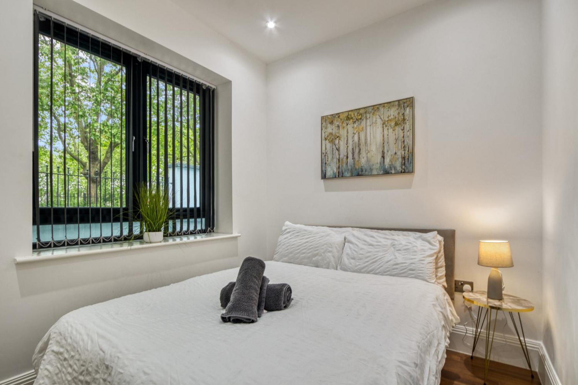 Sleek Modern Wimbledon Home Londen Buitenkant foto