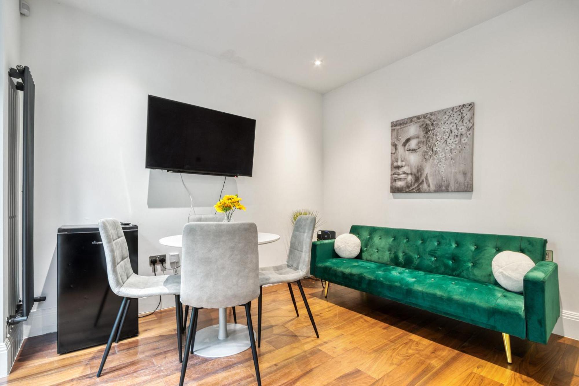 Sleek Modern Wimbledon Home Londen Buitenkant foto