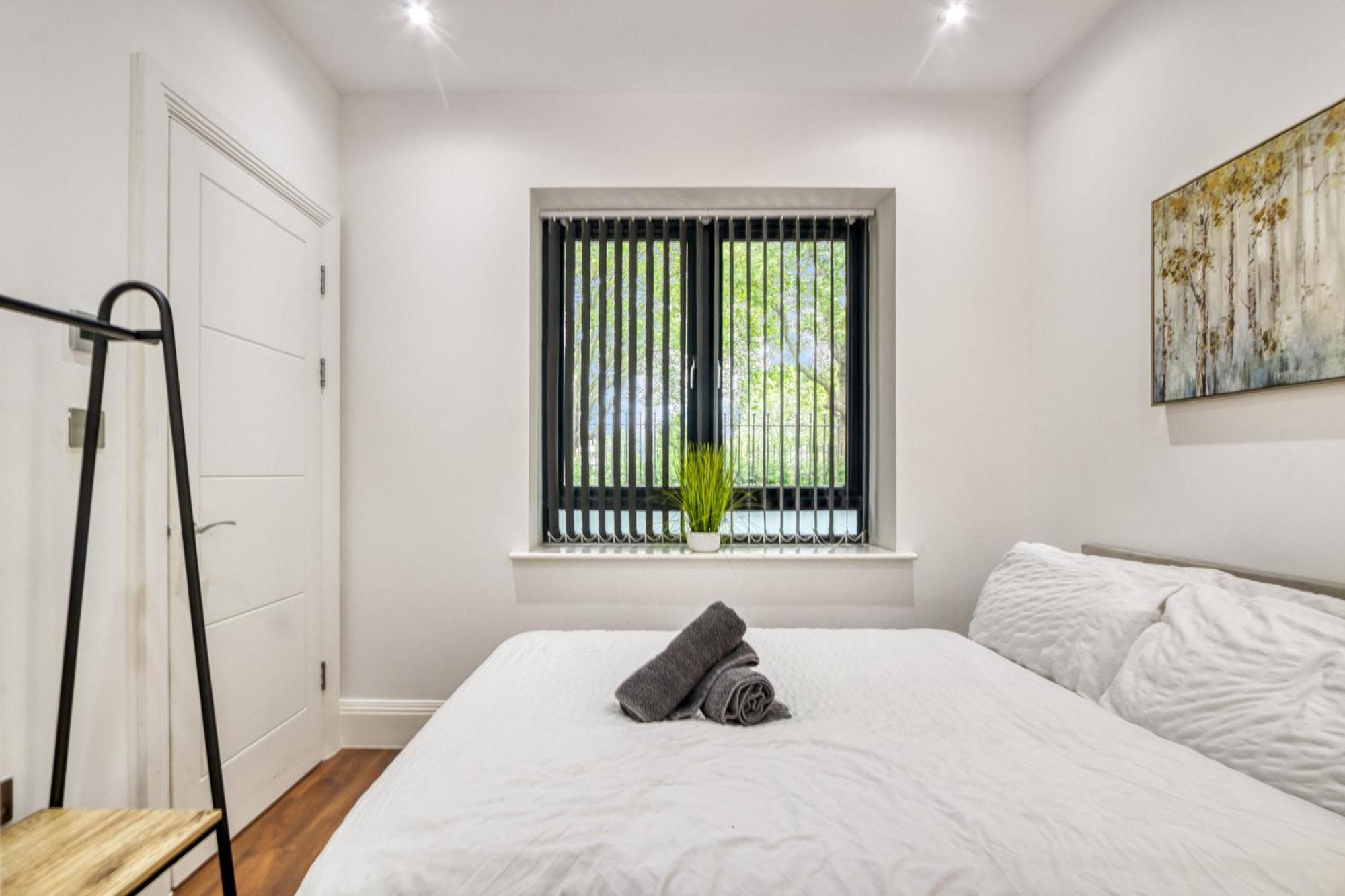 Sleek Modern Wimbledon Home Londen Buitenkant foto