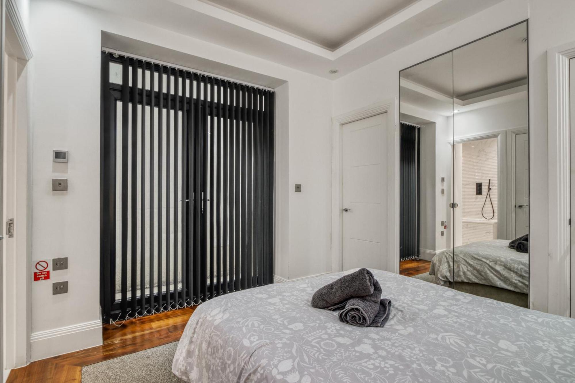 Sleek Modern Wimbledon Home Londen Buitenkant foto