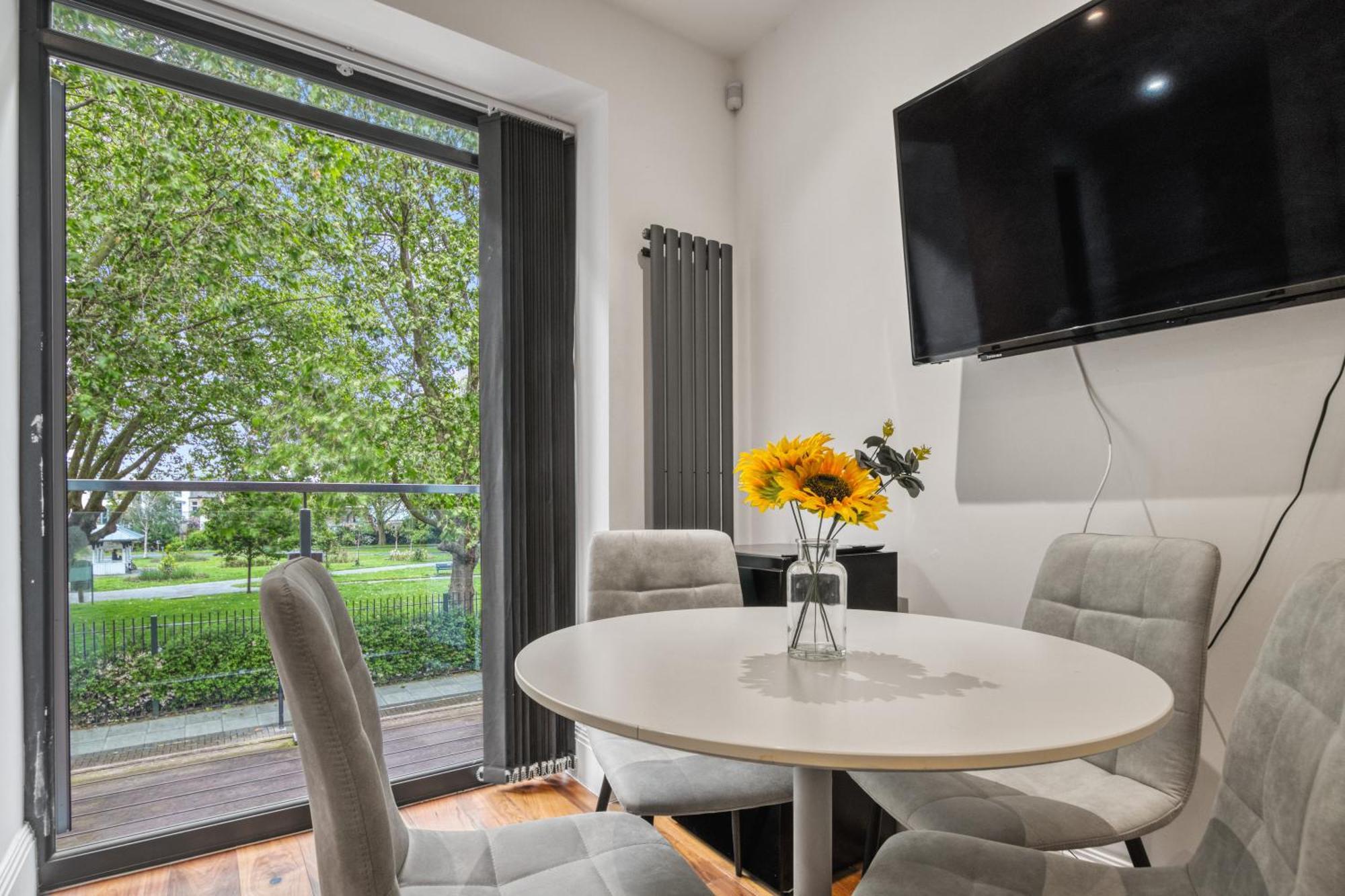 Sleek Modern Wimbledon Home Londen Buitenkant foto